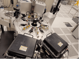 vim li cas cov roj floating disks ua tsis sib npaug hauv hightemperature epitaxy